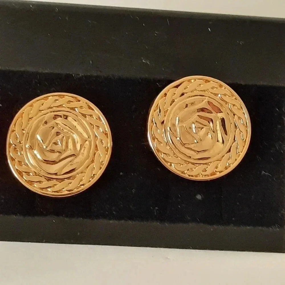 LCI Goldtone Fashion Embossed post earrings